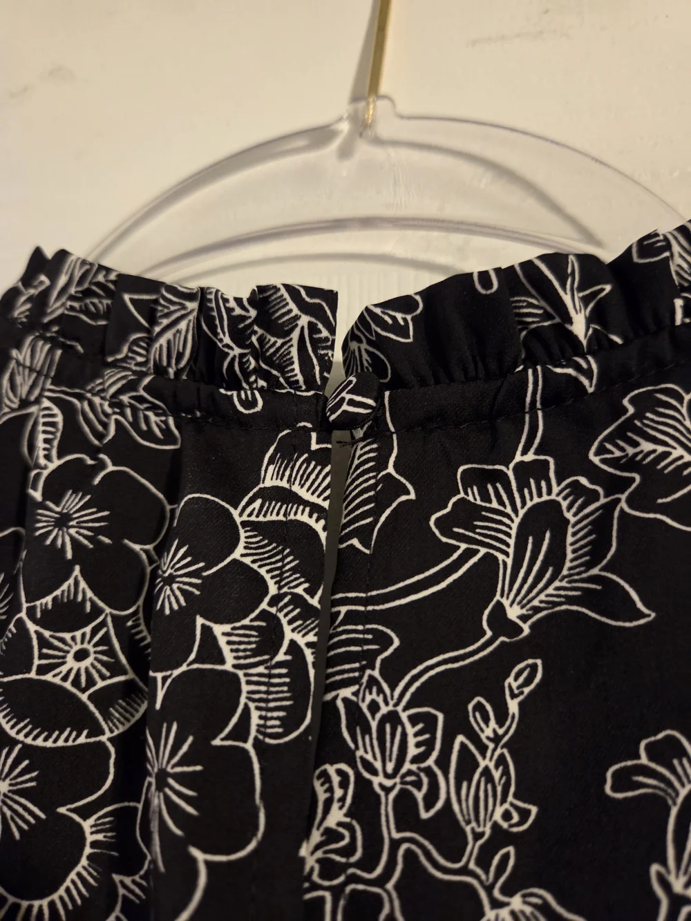 LOFT Black and White Floral Puff-Sleeve Blouse-Medium Petite
